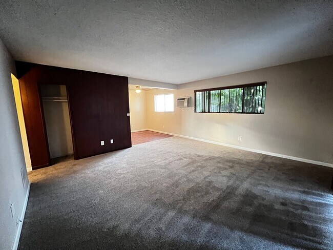 Building Photo - 2 Bedroom 1.5 Bath Whittier Apartment for Rent