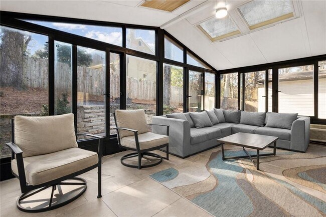 Building Photo - 915 Lost Forest Dr NW