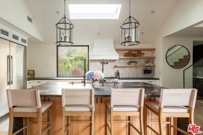 Building Photo - 1095 Chula Vista Pl