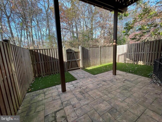 Building Photo - 1353 Templeton Pl