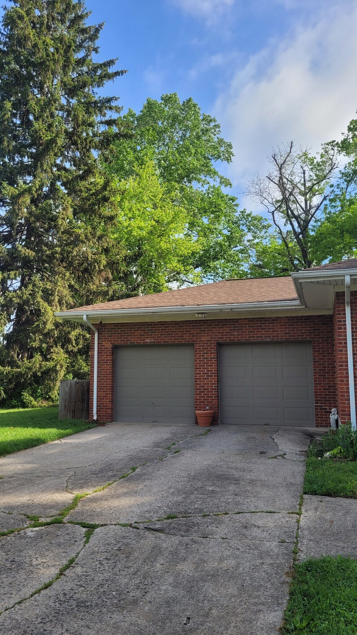Building Photo - 1611 Meadowthorpe Ave