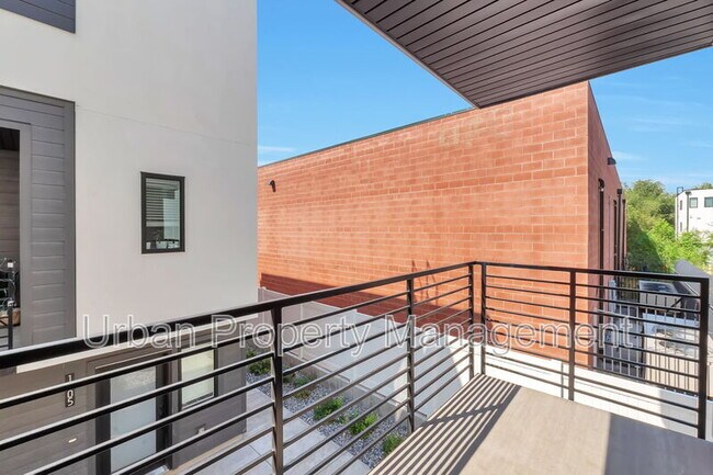 Building Photo - 1590 S 900 W