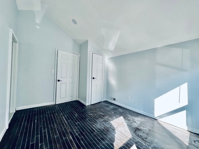 Building Photo - 10 Kensington St