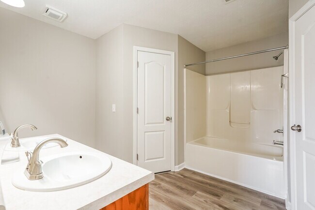 Building Photo - 802 Stewart Valley Dr