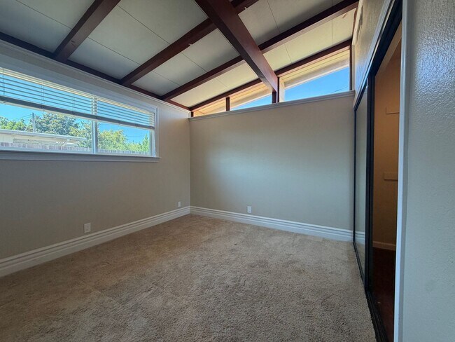 Building Photo - 3809 Sunnyvale Ave