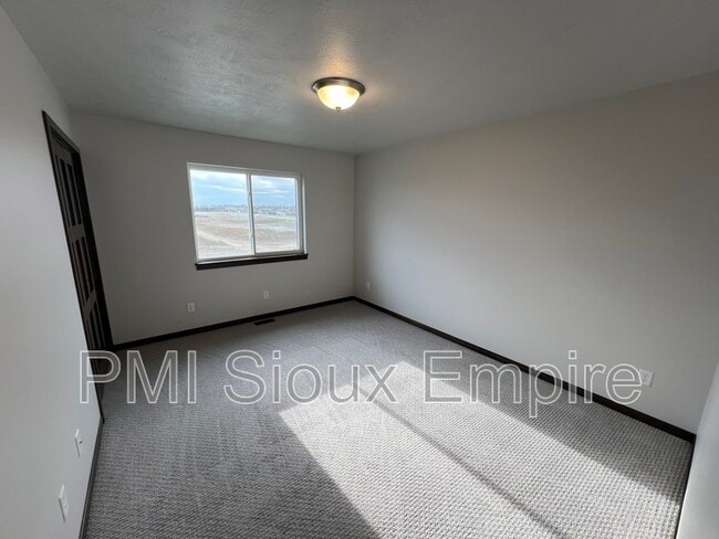 Building Photo - 3405 CHALICE Pl