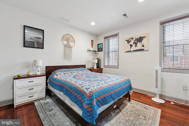 Building Photo - 2423 S Bancroft St