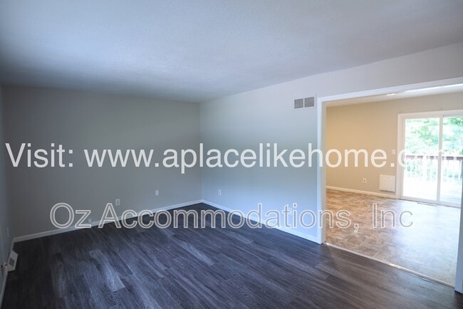 Building Photo - 5521 Perry Ln
