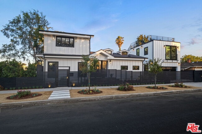 Building Photo - 12672 Stanwood Dr