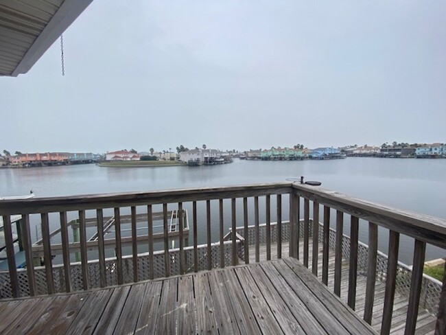 Building Photo - PADRE ISLAND HOME - EXTRA WIDE CANAL!