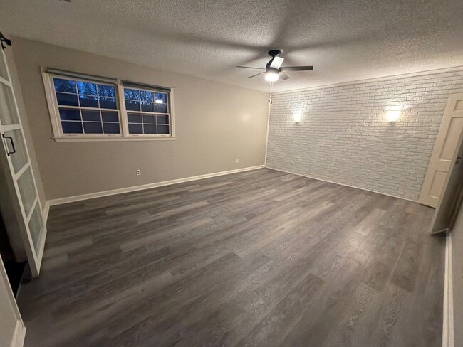 Building Photo - 4019 Piedmont Dr SE