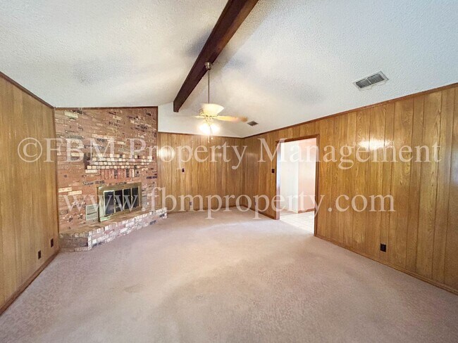 Building Photo - 103 Oak Creek Ct