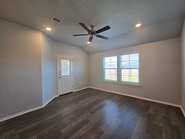 Building Photo - 1241 LEXINGTON Dr