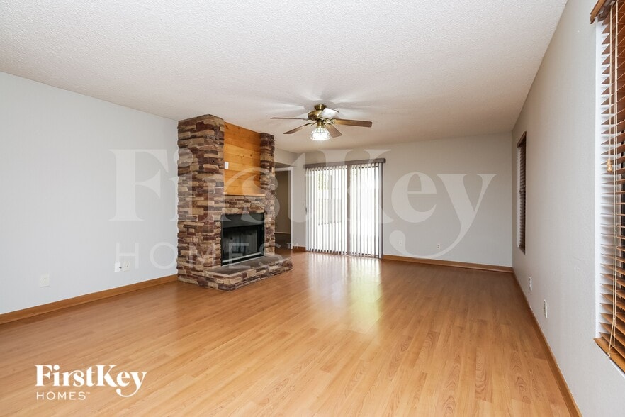 Building Photo - 6410 W Townley Ave