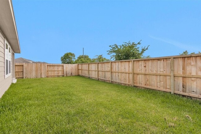 Building Photo - 38710 Yellowstone Dr