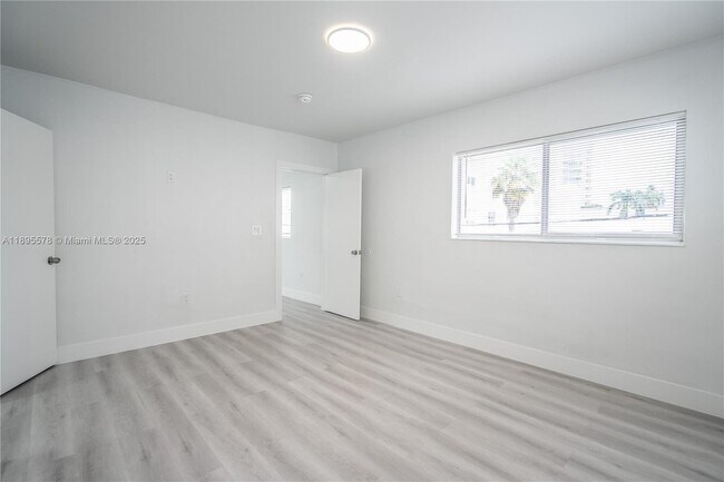 Building Photo - 7315 Harding Ave