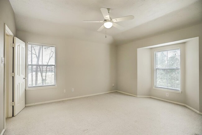 Building Photo - 8051 Bay Branch Dr