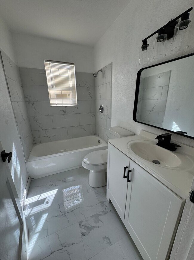 Building Photo - Gorgeous all renovated Home in Houston, TX!.