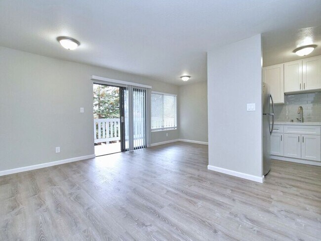 Building Photo - 920 Fletcher Ln
