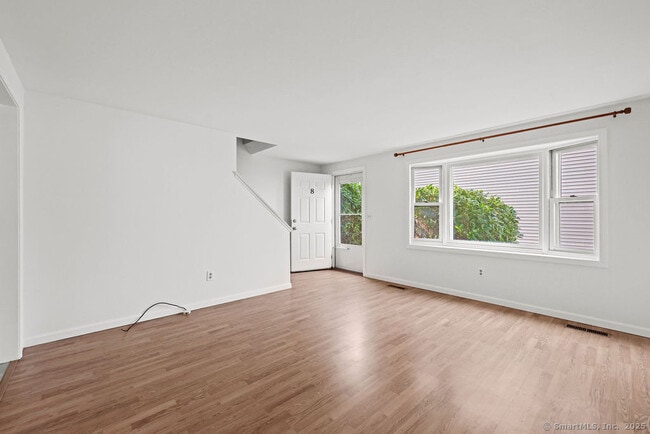 Building Photo - 8 Allspice Ln