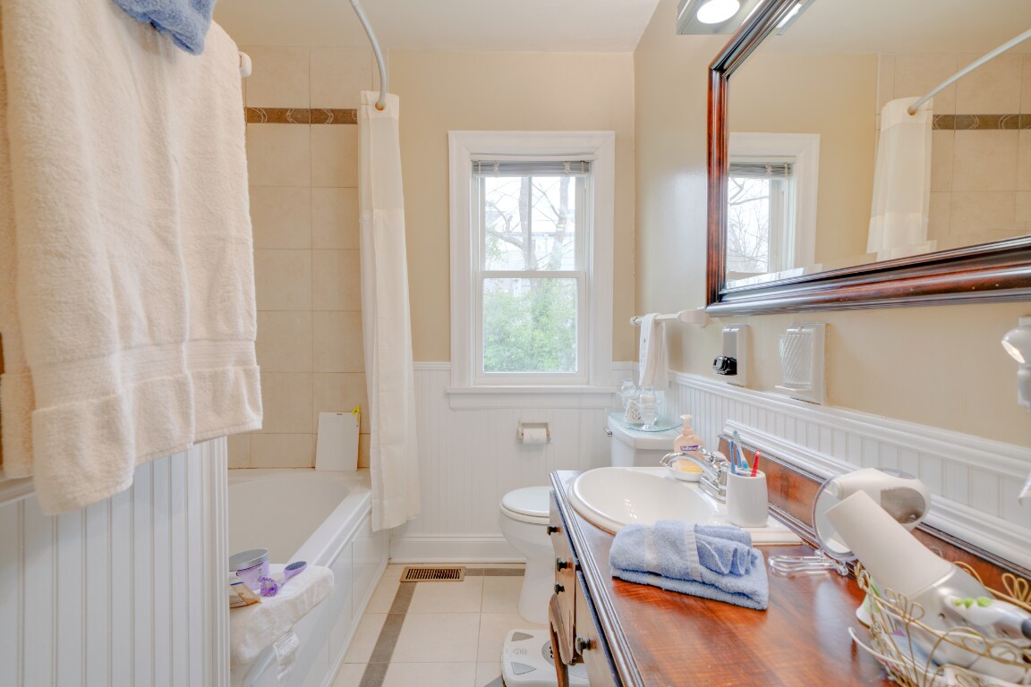 Building Photo - 1001 Grandview Dr