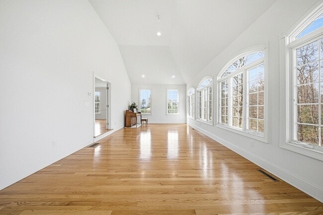 Building Photo - 9 Overlook Rd