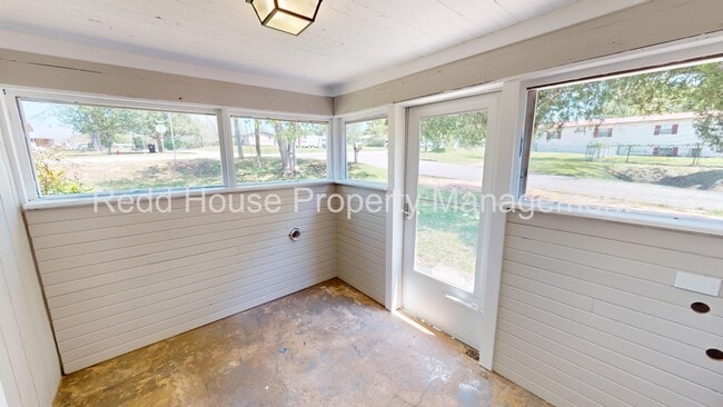 Building Photo - 103 Watkins St