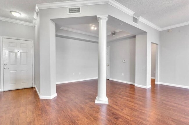 Building Photo - 533 NE 3rd Ave