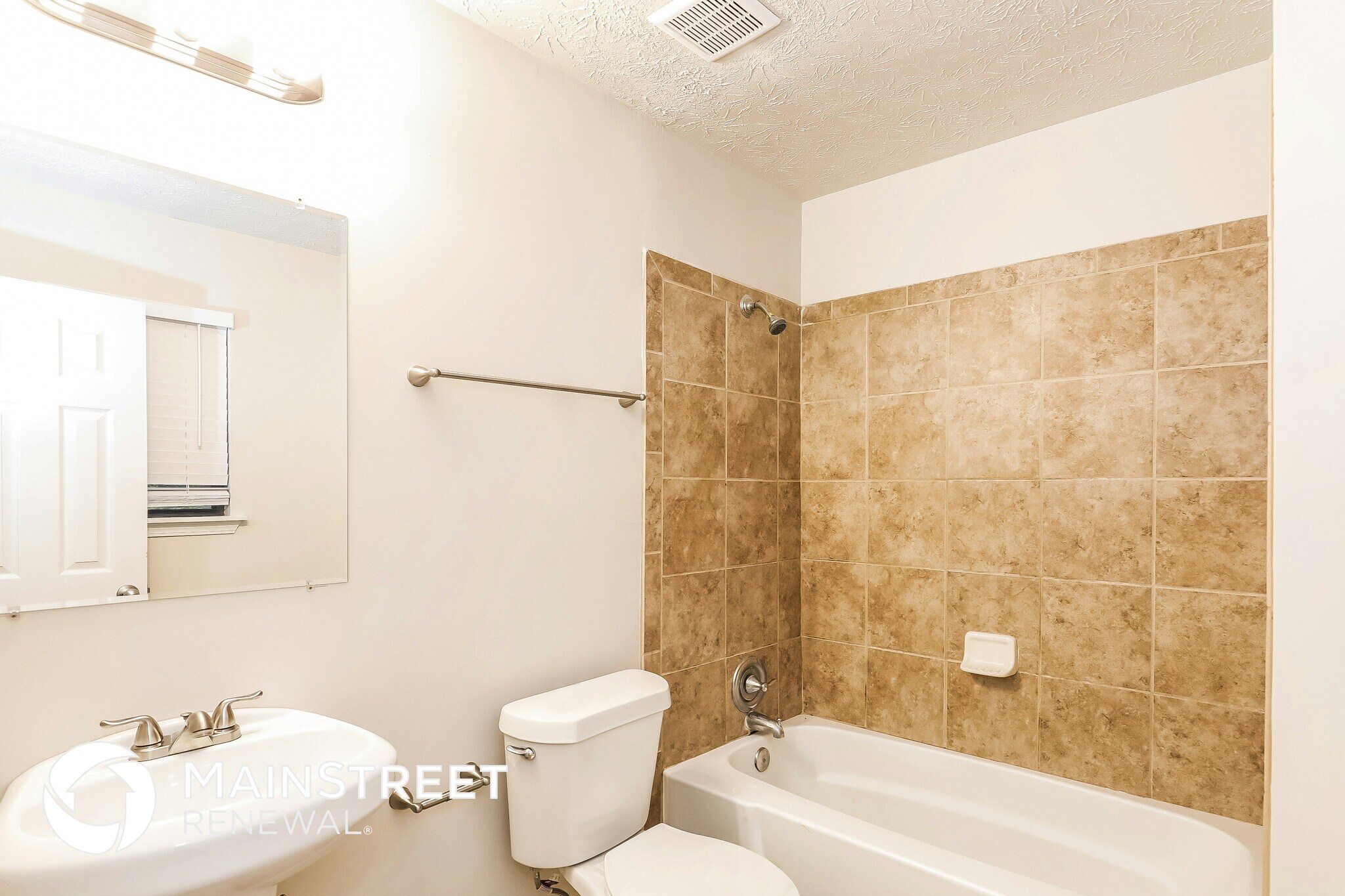 Building Photo - 9395 Forest Knoll Dr