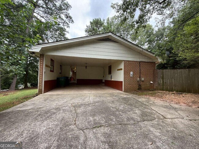 Building Photo - 3155 Oak Dr