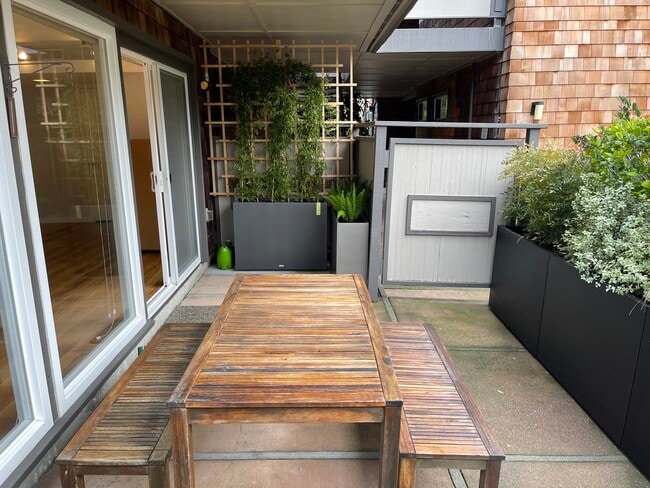 Building Photo - 36 Redwood Ave