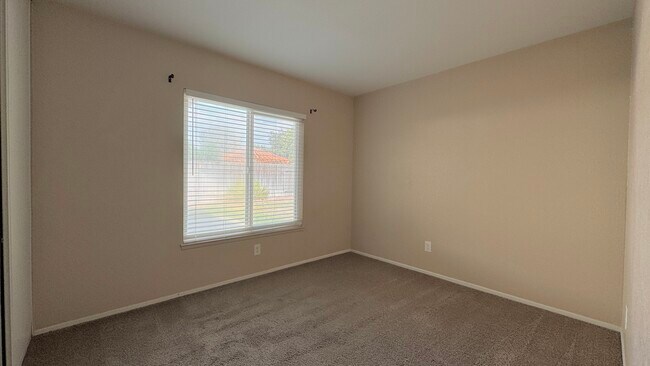 Building Photo - 912 Judson St