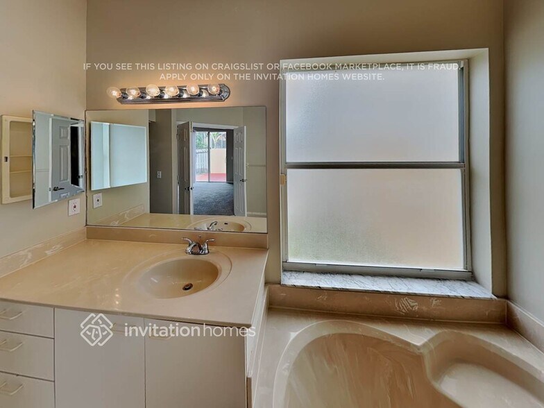 Building Photo - 6119 Oak Bluff Way