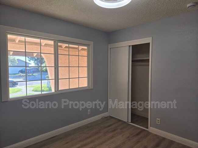 Building Photo - 512 Monterey Dr