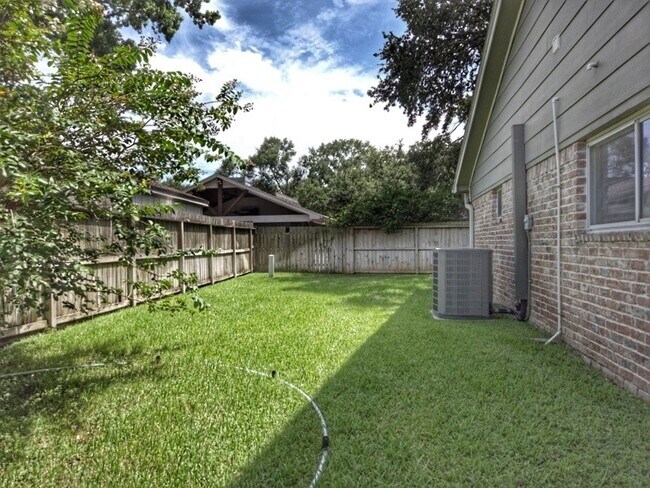 Building Photo - 15715 Tumbling Rapids Dr