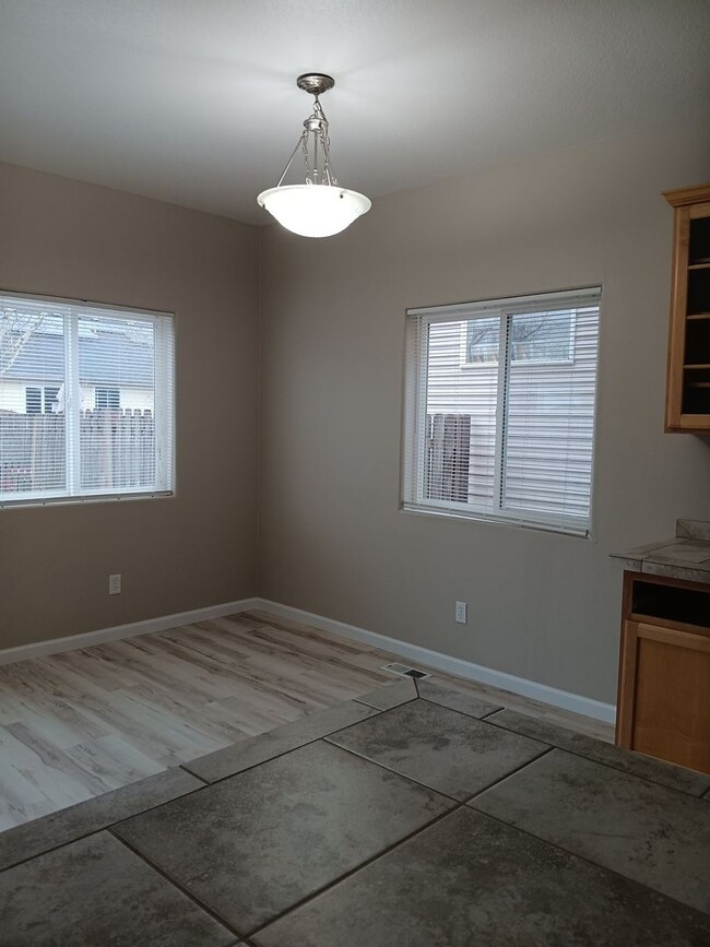 Building Photo - Beautiful Newly Remodeled Propety Ready Fo...