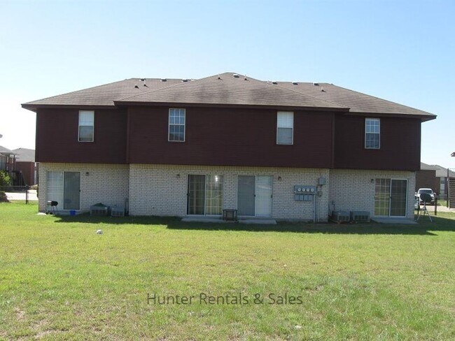 Building Photo - Charming Killeen Towhhouse