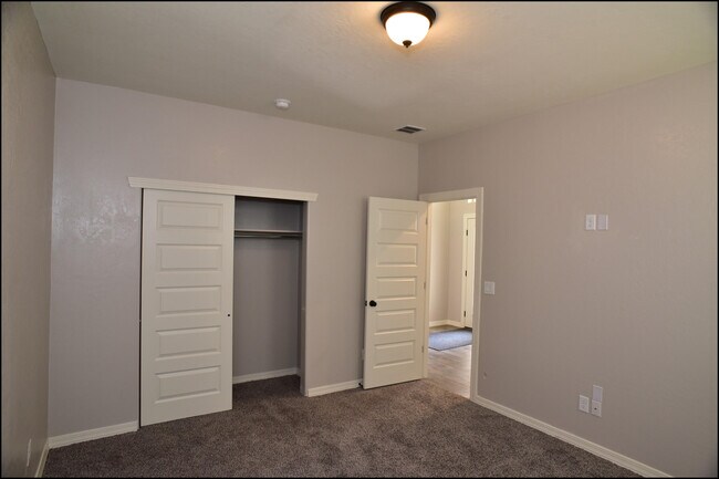 Building Photo - 10617 Hidden Palm Pl