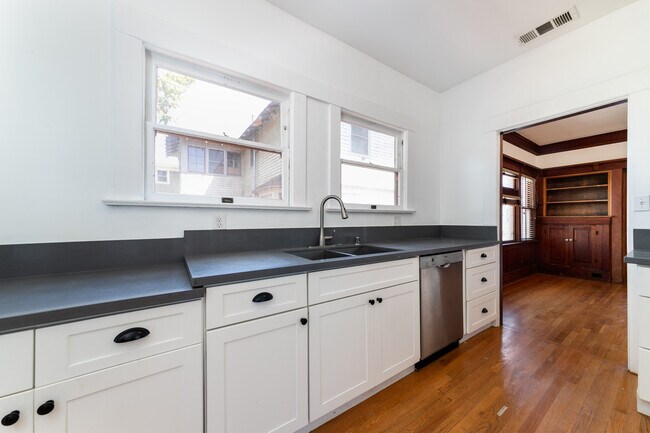 Building Photo - 1635 S Wilton Pl