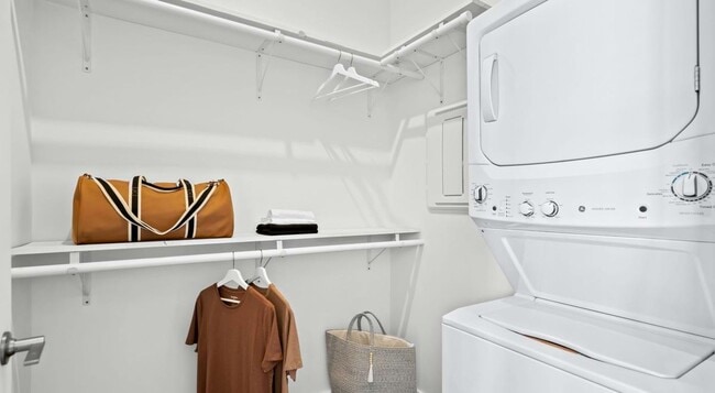 Building Photo - 1135 W Winona St