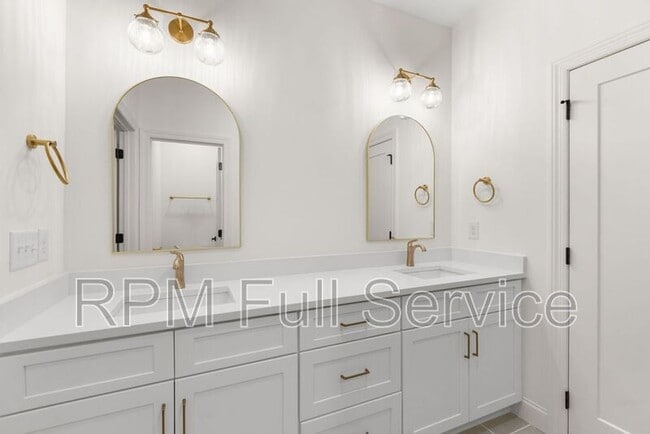 Building Photo - 2109 14th Ave N