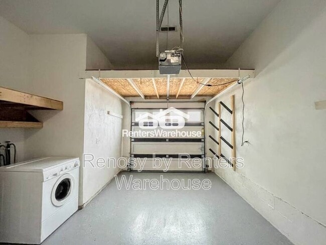 Building Photo - 528 Plantation Dr