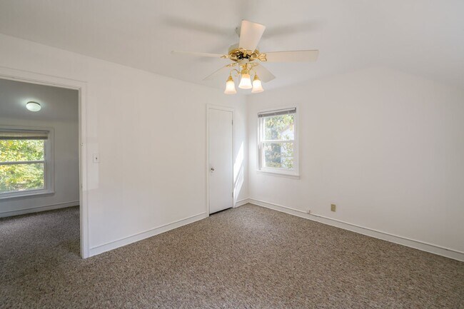 Building Photo - 2 br, 1 bath House - 127 S. ARBOR PARK