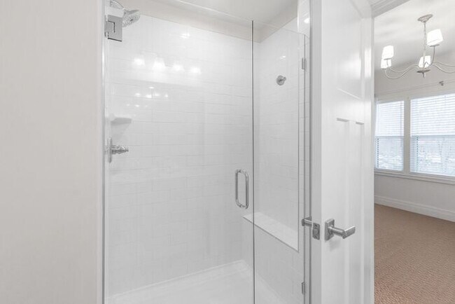 Building Photo - Stunning 3-Bedroom Townhouse in the Heart of South End!