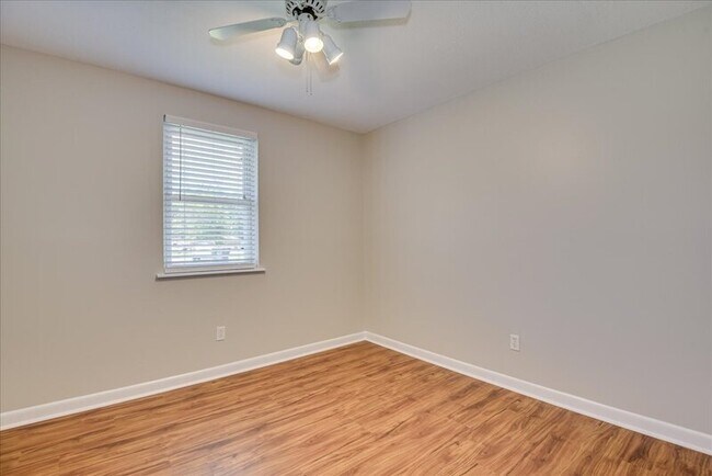 Building Photo - 608 Cedarwood Ct