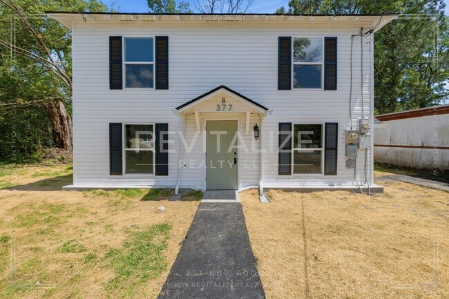 Building Photo - 377 Tuttle Ave
