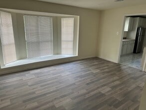 Building Photo - 2318 Kingsdale Dr