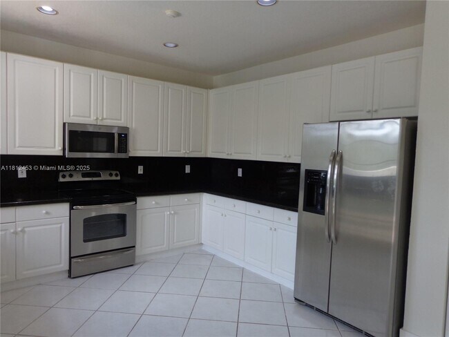 Building Photo - 991 Crestview Cir