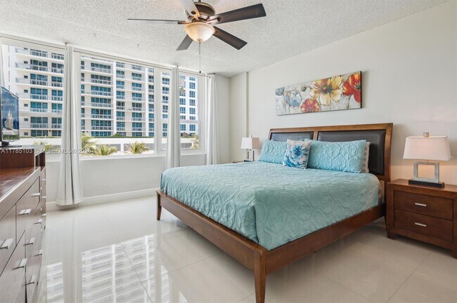 Building Photo - 3505 S Ocean Dr