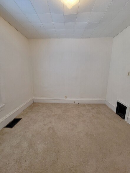 Building Photo - 210 N Fremont St